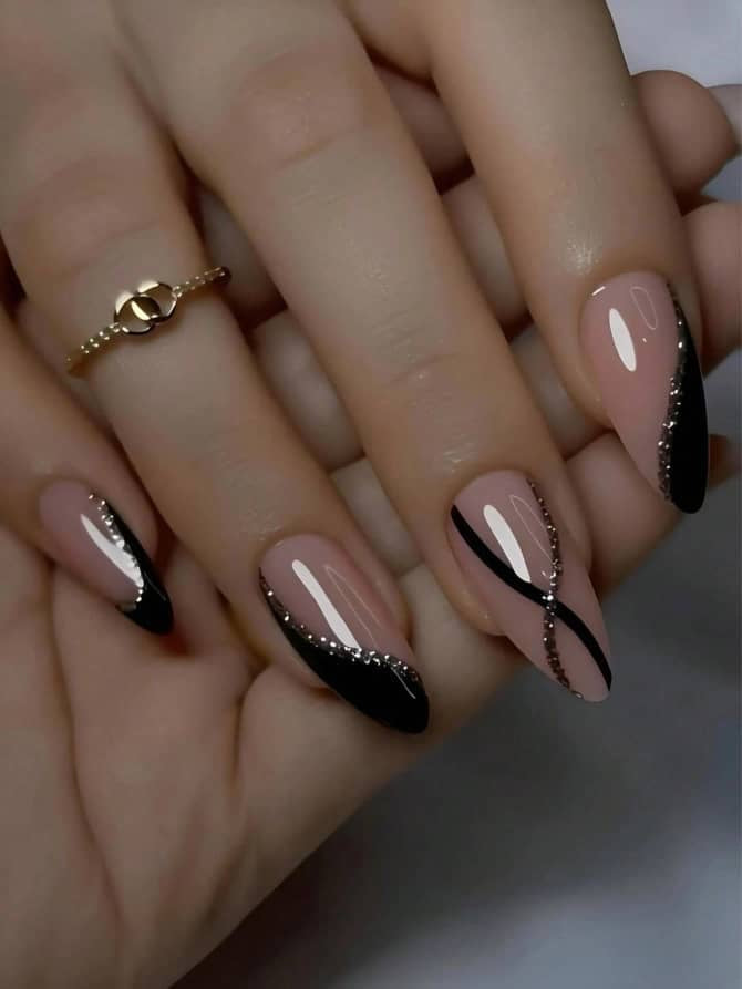Medium Almond Shaped Black & Gold French Nails (24pcs)